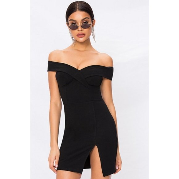 superdown Dresses & Skirts - NWT Superdown Naya Black Off Shoulder Bodycon